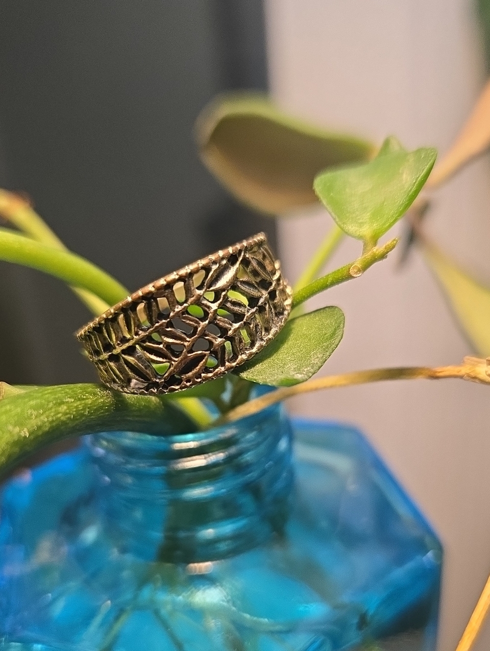 Antiqued Silver Tone Openwork Leaf Vine Ring Size 5-5.5